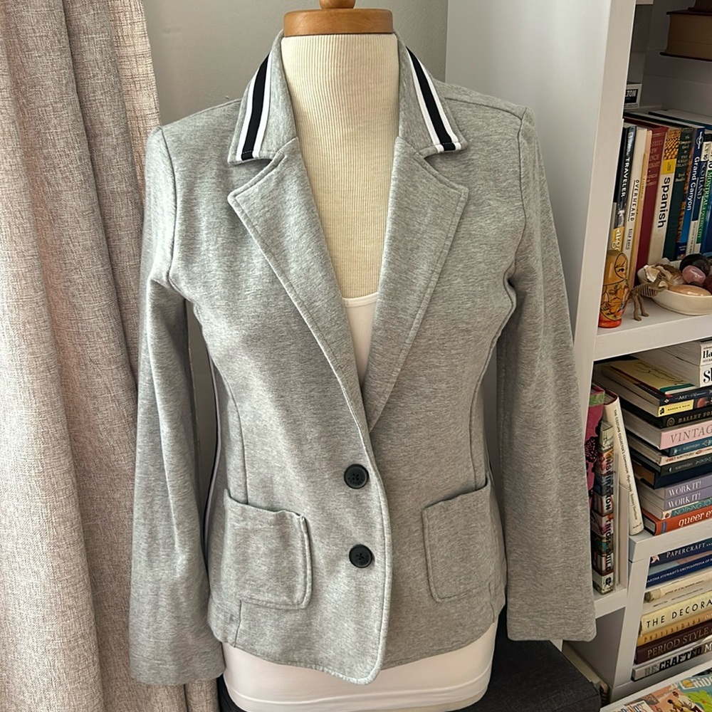 Tommy Hilfiger lightweight gray jacket with black and white trim